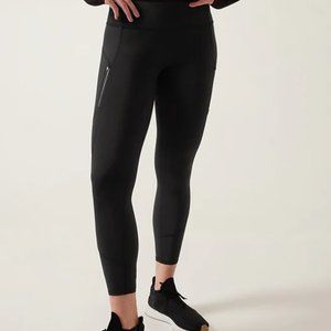 NWOT Athleta Black Rainier 7/8 Tights in Large